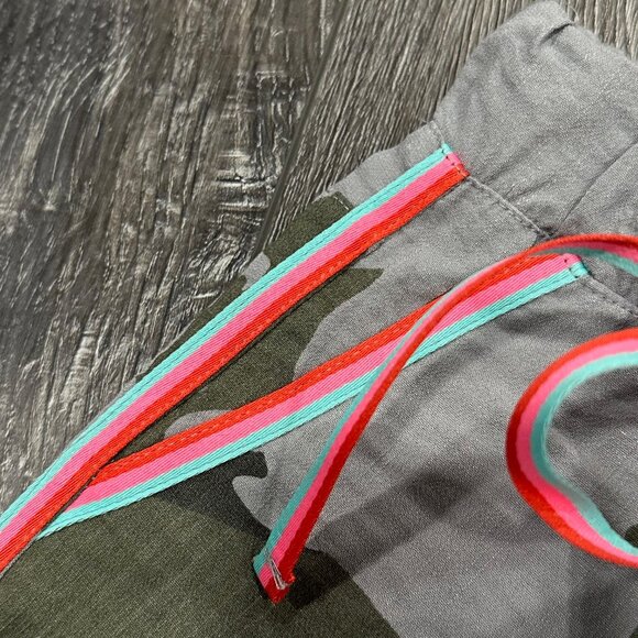 NWT Miki Miette Camo Pants with Rainbow Ribbon Tie, Size 9M - Picture 3 of 6